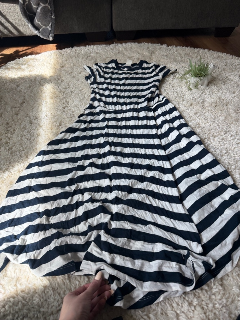 H&M Navy and White Striped Short-Sleeve super cute spring summer Maxi Dress - Picture 5 of 6